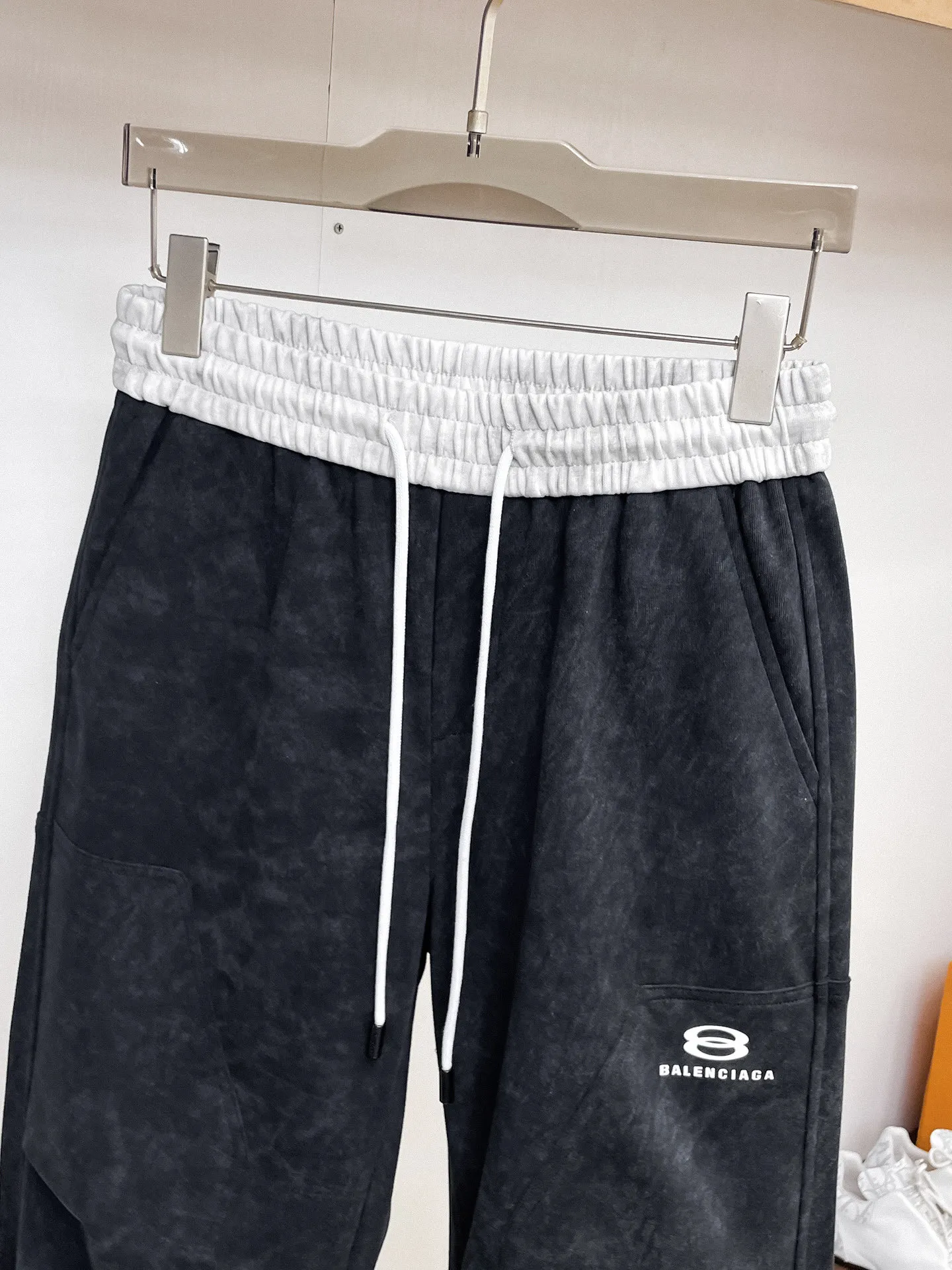 Balenciaga 🆕2026 Autumn and Winter New Arrival Casual Pants! 🎁On sale simultaneously on the official website. Brand Classic LOGO casual pants, customized fabrics, excellent comfort and strong touch. Highly recognisable, perfect appearance and craftsmanship. Size:M-3XL